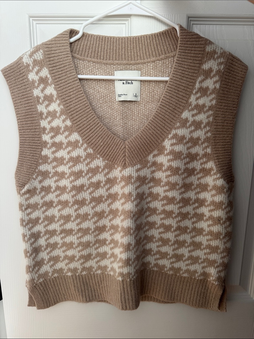 Abercrombie & Fitch Women's Cream and Tan Houndstooth Knit Sweater Vest